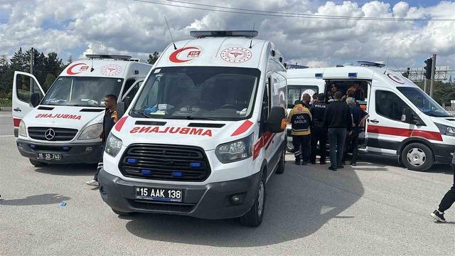 Burdur&rsquo;da otomobil ile motosiklet &ccedil;arpıştı: 2 yaralı 4