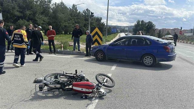 Burdur&rsquo;da otomobil ile motosiklet &ccedil;arpıştı: 2 yaralı 1