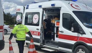 Burdur&rsquo;da otomobil ile motosiklet &ccedil;arpıştı: 2 yaralı