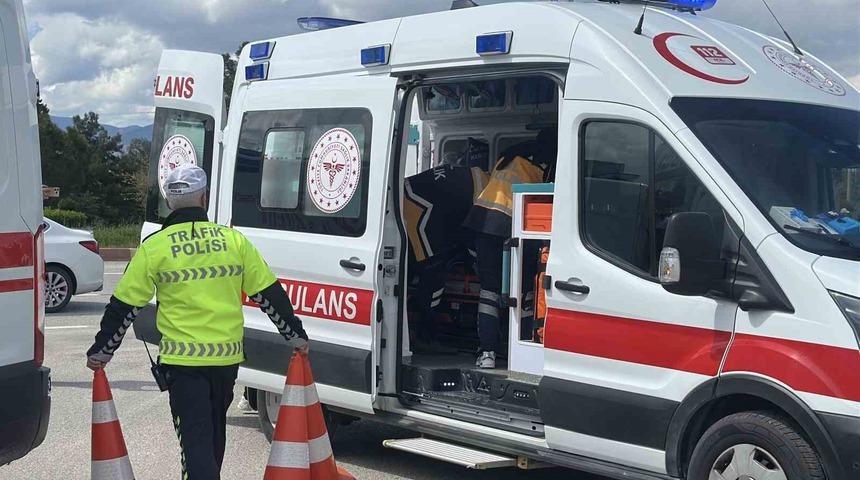 Burdur&rsquo;da otomobil ile motosiklet &ccedil;arpıştı: 2 yaralı