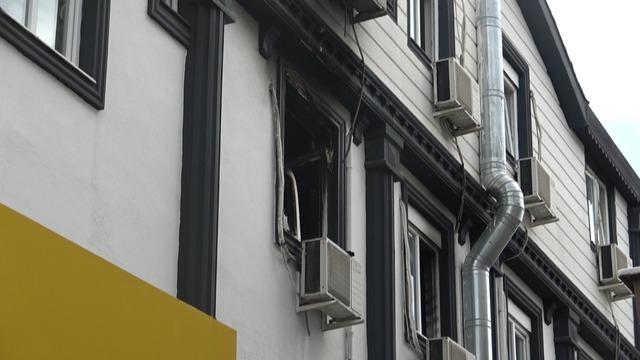 Antalya’da apartman dairesindeki yangın korkuttu: 5 kişi tedbir amaçlı hastaneye götürüldü 9