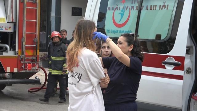 Antalya’da apartman dairesindeki yangın korkuttu: 5 kişi tedbir amaçlı hastaneye götürüldü 8