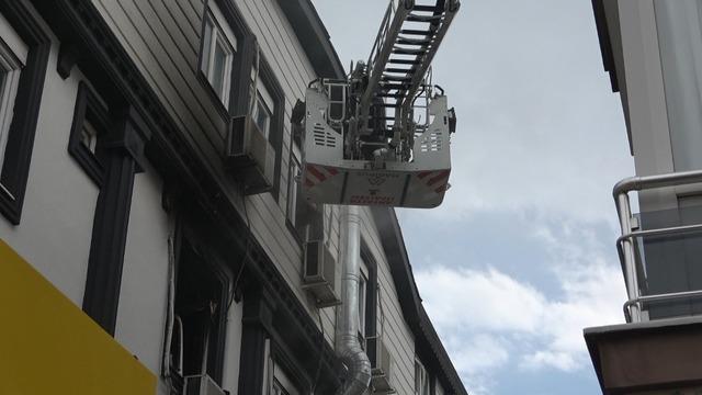 Antalya’da apartman dairesindeki yangın korkuttu: 5 kişi tedbir amaçlı hastaneye götürüldü 3
