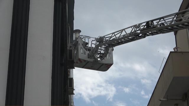 Antalya’da apartman dairesindeki yangın korkuttu: 5 kişi tedbir amaçlı hastaneye götürüldü 2