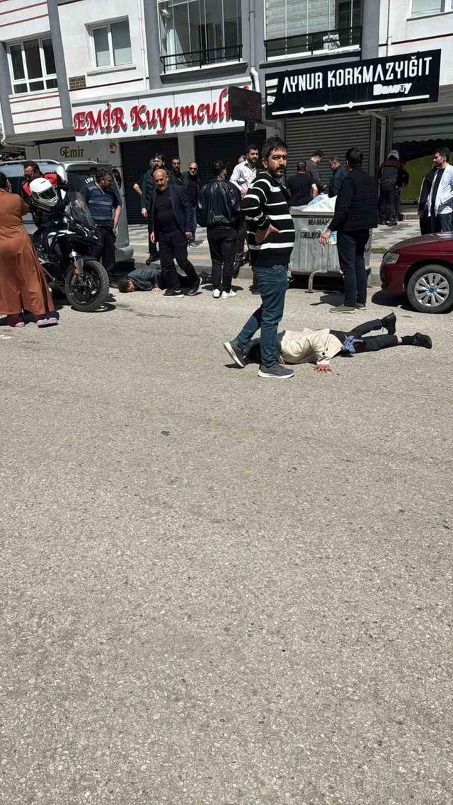 Kayınpeder ile damat arasındaki silahlı kavga kanlı bitti: 1&rsquo;i ağır 2 yaralı 1