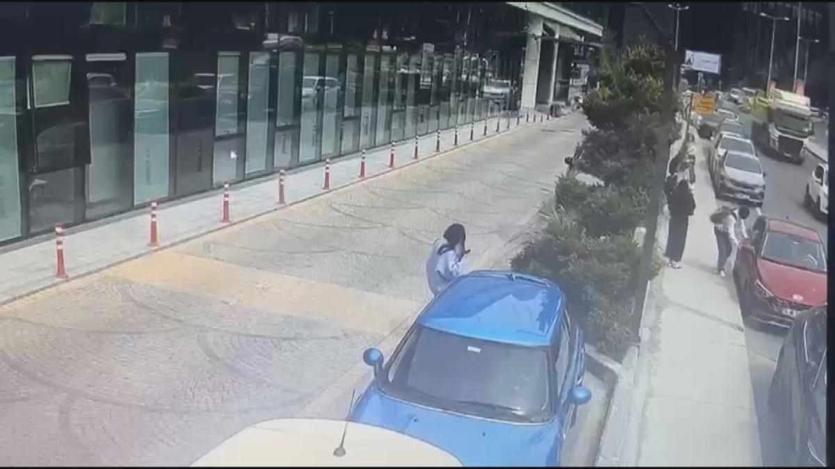 Sevgilisiyle barışmak için bıçaklı kişilerce gasbettirdi! O anlar kamerada 2