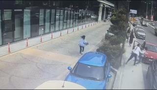 Sevgilisiyle barışmak i&ccedil;in bı&ccedil;aklı kişilerce gasbettirdi! O anlar kamerada