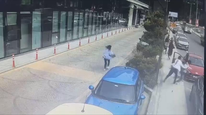 Sevgilisiyle barışmak i&ccedil;in bı&ccedil;aklı kişilerce gasbettirdi! O anlar kamerada