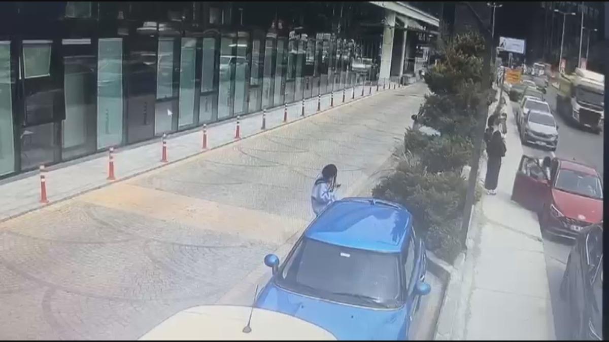 Sevgilisiyle barışmak için bıçaklı kişilerce gasbettirdi! O anlar kamerada 1