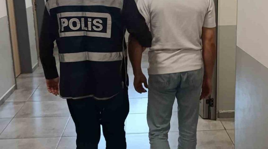 Kendisini polis ve savcı olarak tanıtıp 3 milyon 300 bin liralık vurgun yaptı
