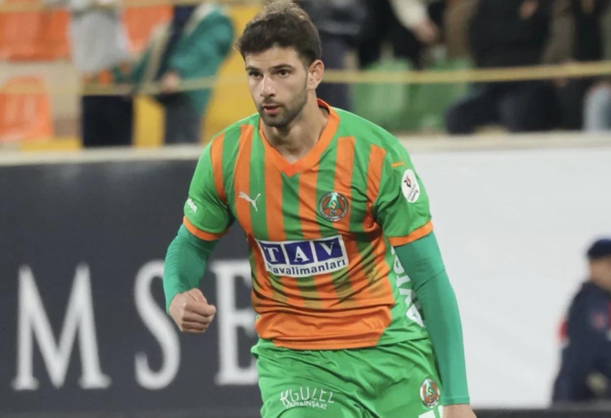 Galatasaray, &Uuml;mit Akdağ transferini bitirmek &uuml;zere! 1