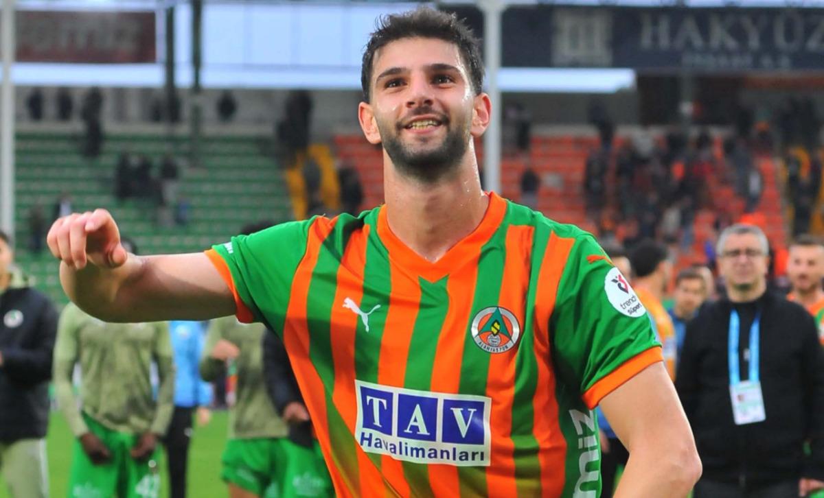 Galatasaray, &Uuml;mit Akdağ transferini bitirmek &uuml;zere! 2