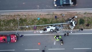 Mersin'de feci kaza: Otomobil ikiye b&ouml;l&uuml;nd&uuml;, 4 kişi yaralandı