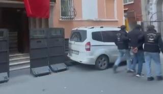 Yer: İstanbul! Masadaki telefonu &ccedil;alan ş&uuml;pheli tutuklandı