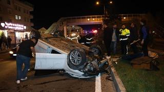 Köpeğe çarpmamak için manevra yapınca takla attı: 2 yaralı