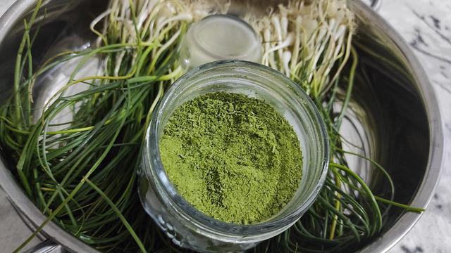 Kendiliğinden yetişen doğal hazine! Bu otu toplayan 15 bin liraya satıyor