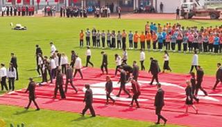 23 Nisan'da yere serilen bayrak g&ouml;r&uuml;nt&uuml;s&uuml; olay oldu! Ger&ccedil;ek ise...