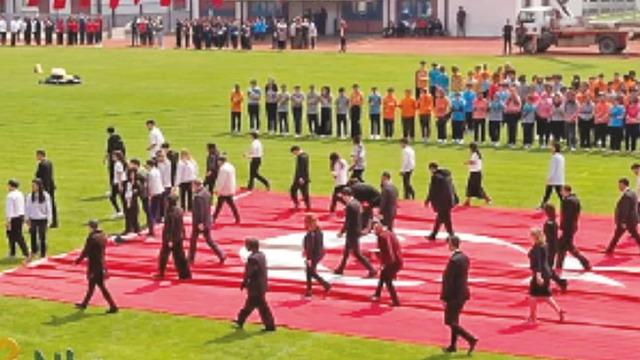 23 Nisan'da yere serilen bayrak görüntüsü olay oldu! Gerçek ise...