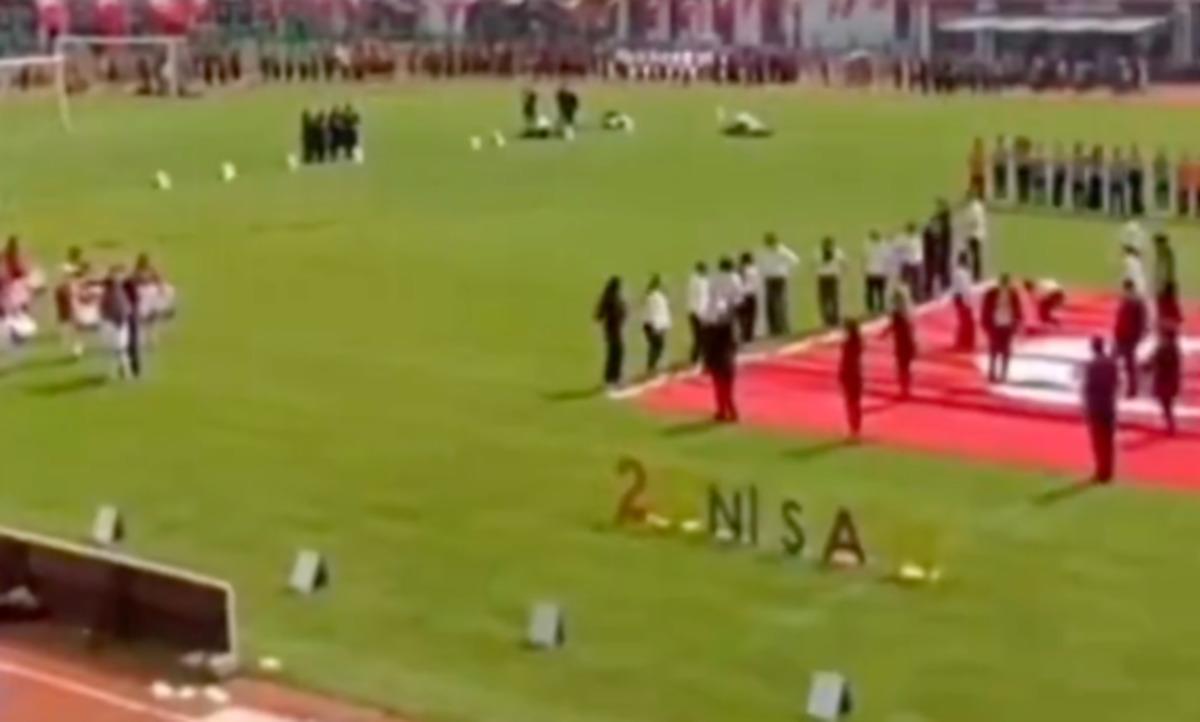 23 Nisan da yere serilen bayrak g&ouml;r&uuml;nt&uuml;s&uuml; olay oldu! Ger&ccedil;ek ise... 1