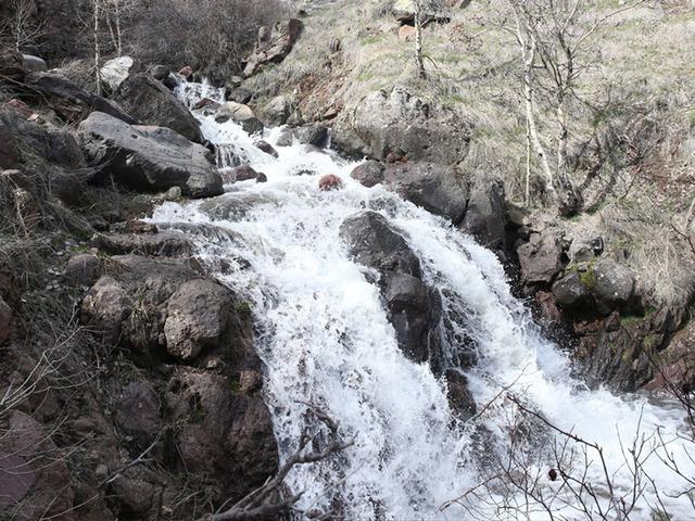 10 yıl sonra şelale yeniden &ccedil;ağladı! Erciyes&rsquo;te şaşırtan g&ouml;r&uuml;nt&uuml;