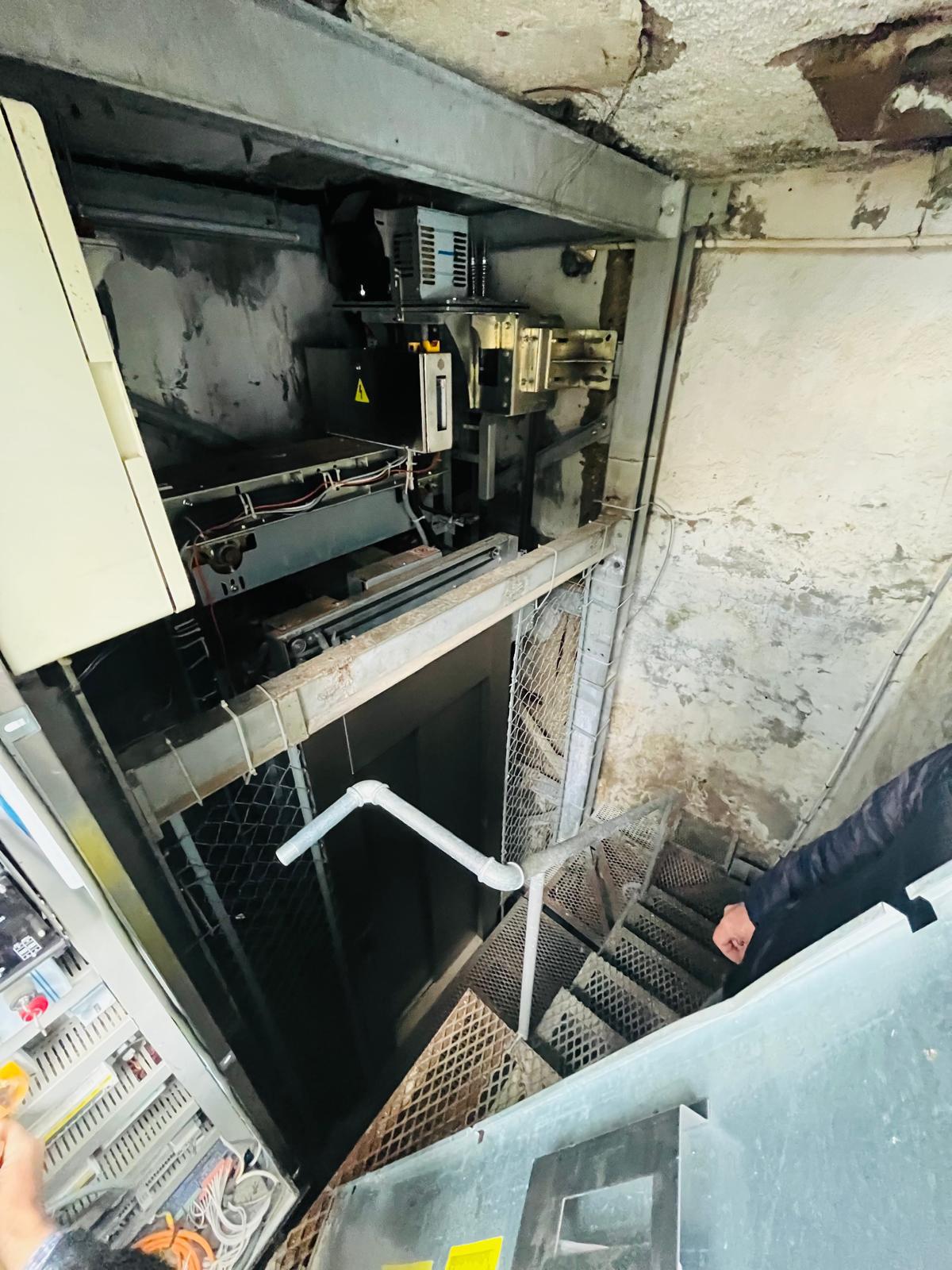 D&uuml;nyada tekti: 40 yıl &ouml;nce mahvetmişler! Ka&ccedil;ak asans&ouml;r ve barakaya yıkım kararı 4