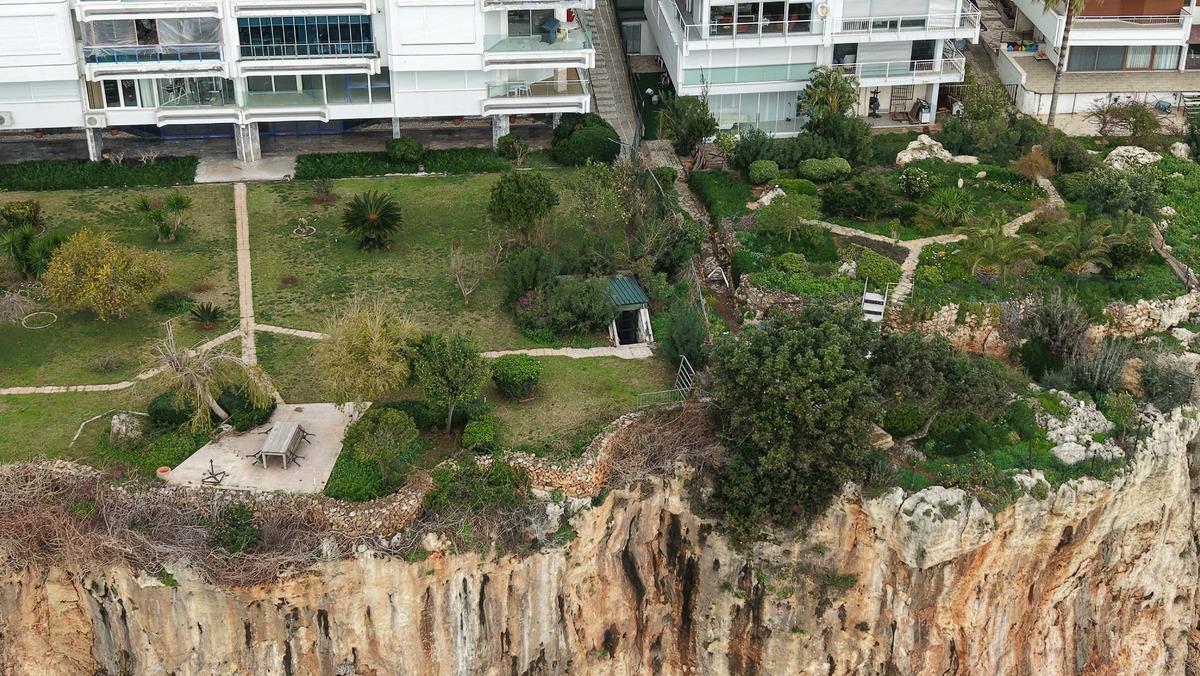 D&uuml;nyada tekti: 40 yıl &ouml;nce mahvetmişler! Ka&ccedil;ak asans&ouml;r ve barakaya yıkım kararı 3