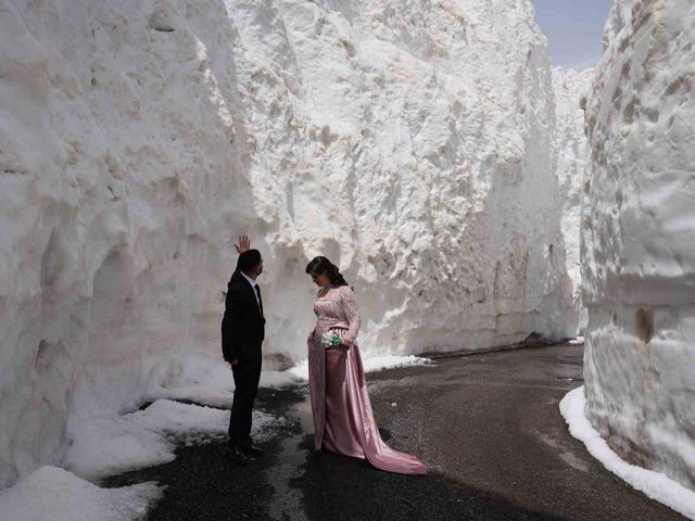 Gelin ve damat adayı kar t&uuml;nelinde fotoğraf &ccedil;ekimi yaptı 2