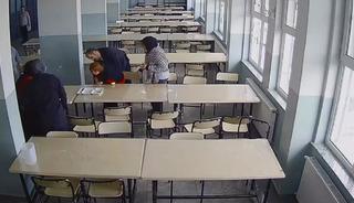 &Ouml;ğrencisini Heimlich manevrasıyla kurtardı