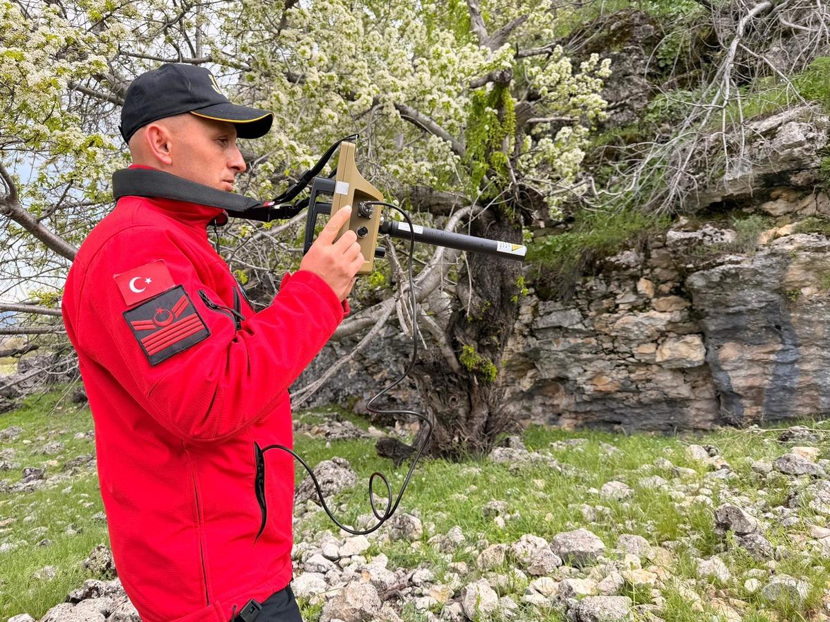 JAK VE JASAT ekipleri sahada! G&uuml;listan Doku nun cansız bedeni i&ccedil;in geniş &ccedil;aplı arama 2