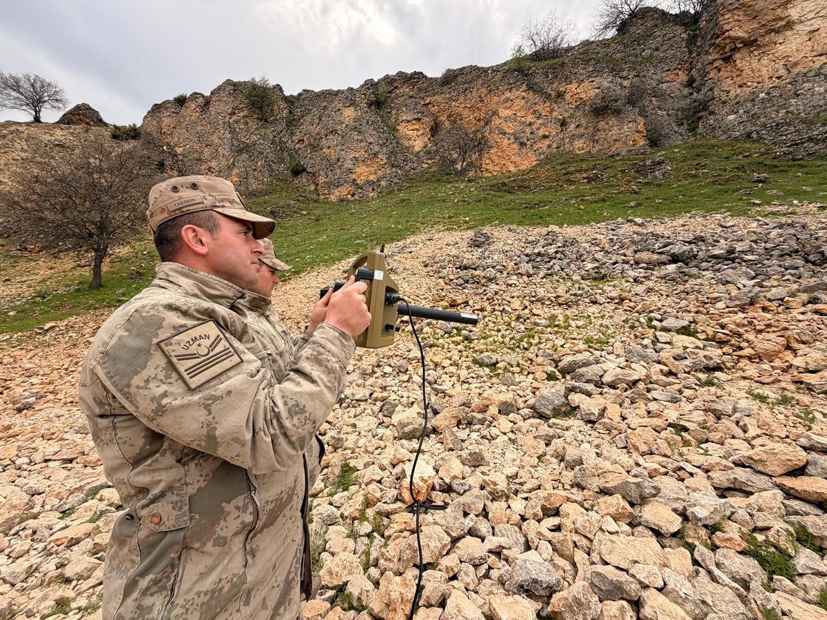JAK VE JASAT ekipleri sahada! G&uuml;listan Doku nun cansız bedeni i&ccedil;in geniş &ccedil;aplı arama 3