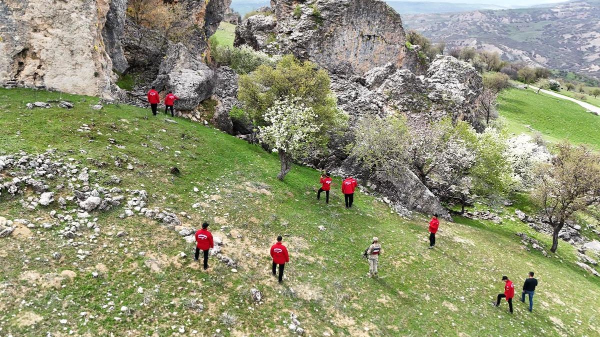 JAK VE JASAT ekipleri sahada! G&uuml;listan Doku nun cansız bedeni i&ccedil;in geniş &ccedil;aplı arama 5