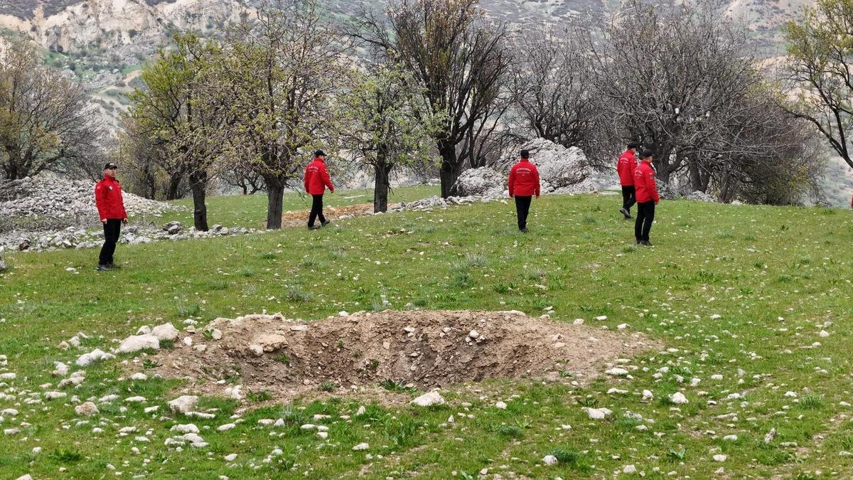 JAK VE JASAT ekipleri sahada! G&uuml;listan Doku nun cansız bedeni i&ccedil;in geniş &ccedil;aplı arama 6