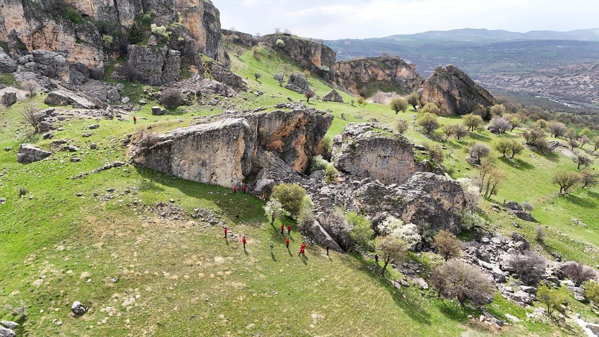 JAK VE JASAT ekipleri sahada! G&uuml;listan Doku nun cansız bedeni i&ccedil;in geniş &ccedil;aplı arama 10