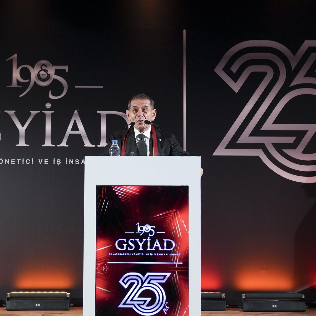 Dursun &Ouml;zbek ten derbi &ouml;ncesi sert &ccedil;ıkış! "Sinir u&ccedil;larımızla oynuyorlar" 1