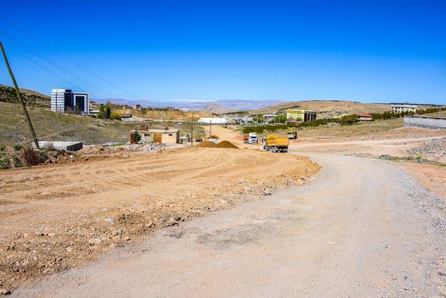 Büyükşehir Belediyesinden yol çalışması