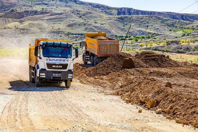 Büyükşehir Belediyesinden yol çalışması