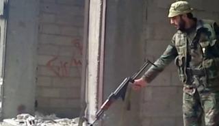 Tadamon katliamcısı Emced Yusuf'un yakalanışı saniye saniye kamerada! Kimlik tespitinde 'T&uuml;rk profes&ouml;r' detayı