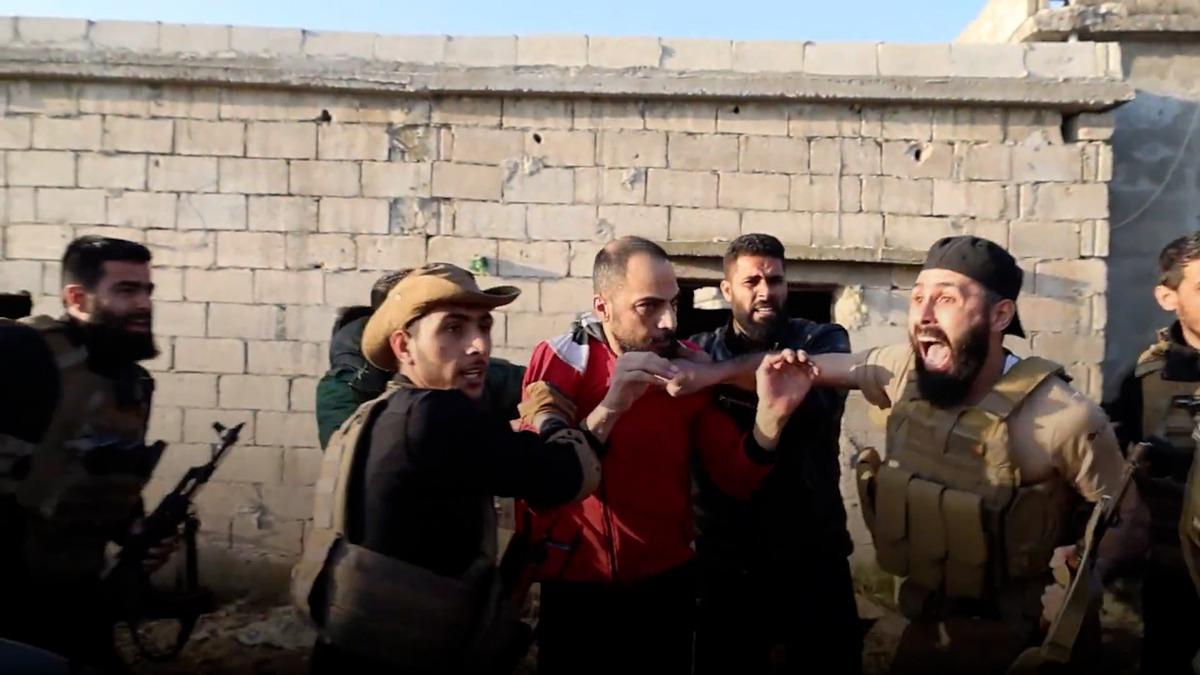 Tadamon katliamcısı Emced Yusuf un yakalanışı saniye saniye kamerada! Kimlik tespitinde  T&uuml;rk profes&ouml;r  detayı 5