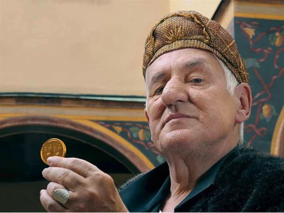 D&uuml;nyanın en zengin adamıydı! Serveti dudak u&ccedil;uklattı