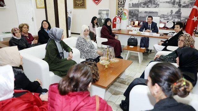 Tok: “Her başarının arkasında kadın var