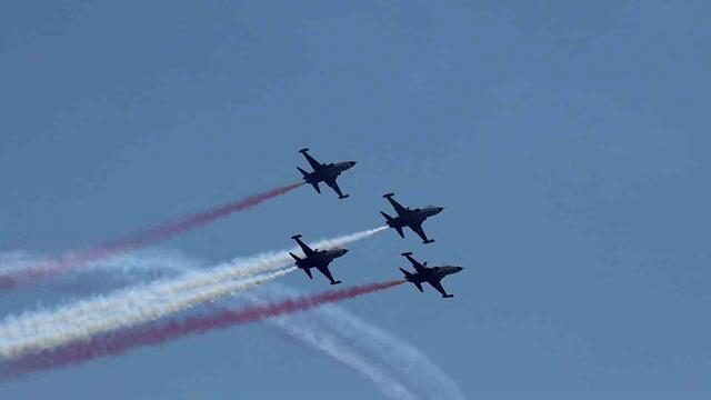 Şehitler Abidesi&rsquo;nde T&uuml;rk Yıldızları g&ouml;sterisi nefesleri kesti 3