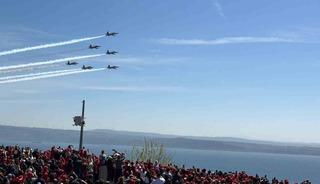 Şehitler Abidesi&rsquo;nde T&uuml;rk Yıldızları g&ouml;sterisi nefesleri kesti