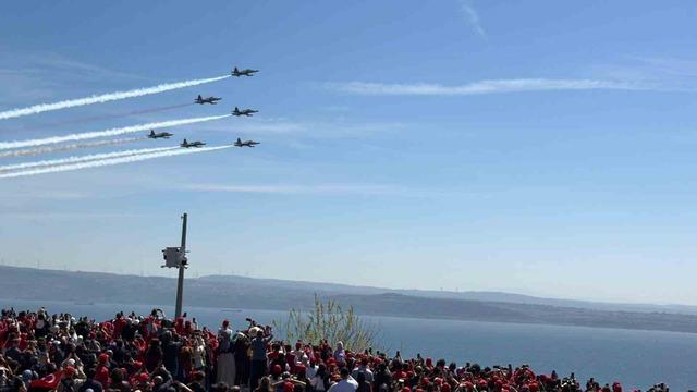Şehitler Abidesi’nde Türk Yıldızları gösterisi nefesleri kesti