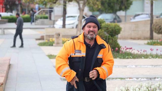 Temizlik iş&ccedil;isinden &ouml;rnek davranış: 150 bin TL&rsquo;lik altını sahibine ulaştırdı 4