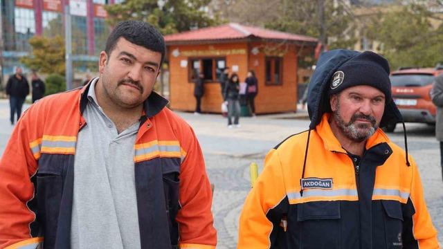Temizlik iş&ccedil;isinden &ouml;rnek davranış: 150 bin TL&rsquo;lik altını sahibine ulaştırdı 2