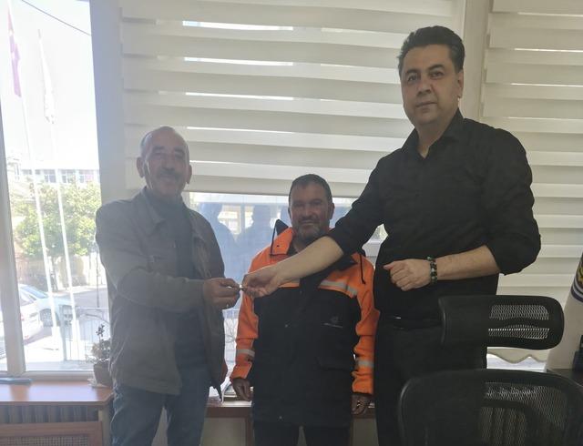 Temizlik iş&ccedil;isinden &ouml;rnek davranış: 150 bin TL&rsquo;lik altını sahibine ulaştırdı 5