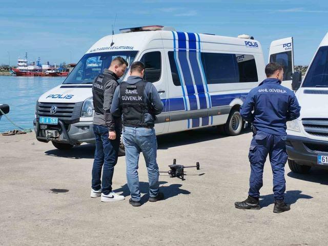 Araklı&rsquo;da kayıp gen&ccedil; i&ccedil;in denizde arama &ccedil;alışmaları yoğunlaştırıldı 2