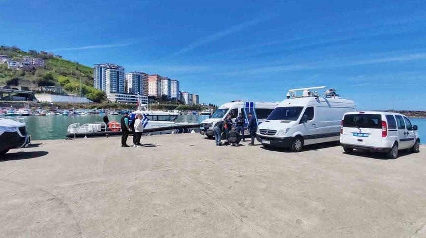 Araklı&rsquo;da kayıp gen&ccedil; i&ccedil;in denizde arama &ccedil;alışmaları yoğunlaştırıldı