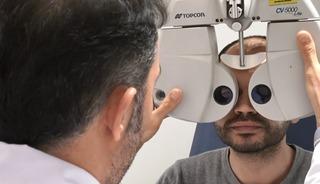 Ekran bağımlılığı alarm veriyor: 2050&rsquo;de her 2 kişiden biri miyop olabilir