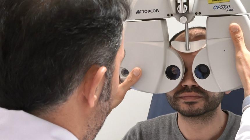 Ekran bağımlılığı alarm veriyor: 2050&rsquo;de her 2 kişiden biri miyop olabilir